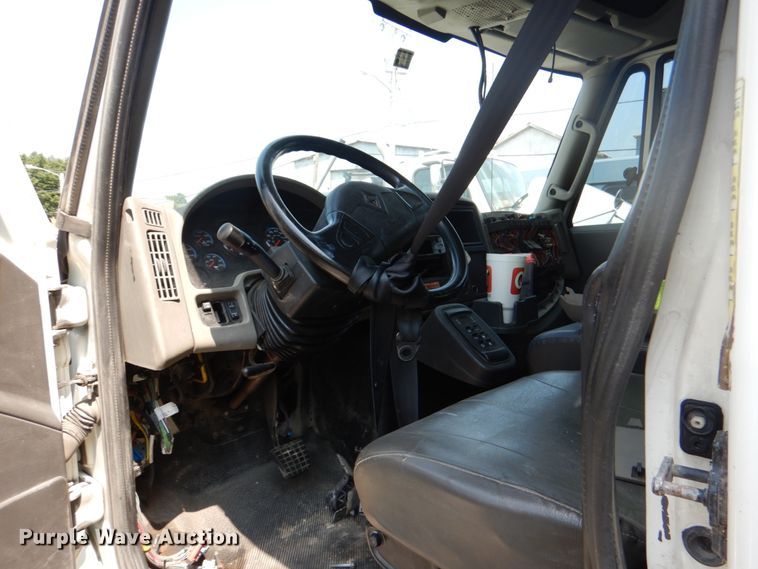 image for item ID9026 2013 International DuraStar 4300  crane truck