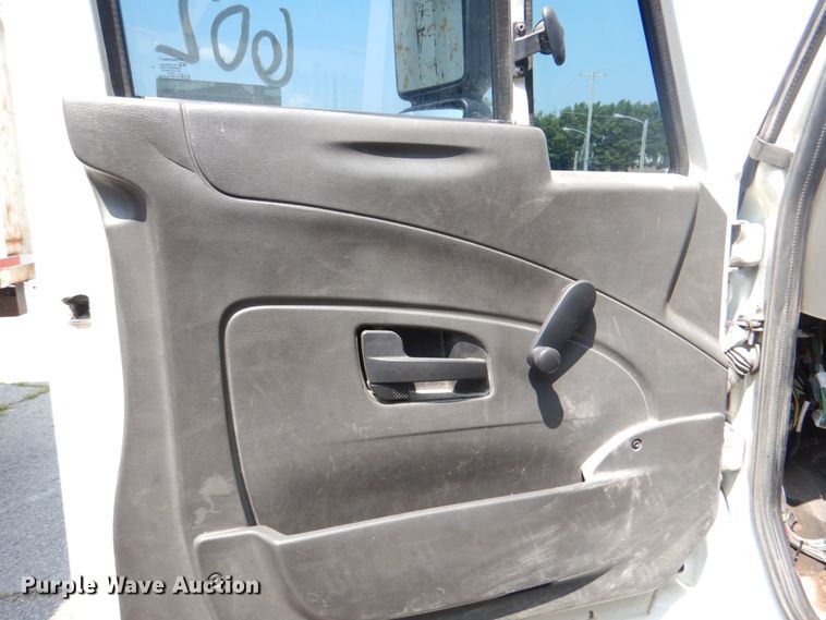image for item ID9026 2013 International DuraStar 4300  crane truck