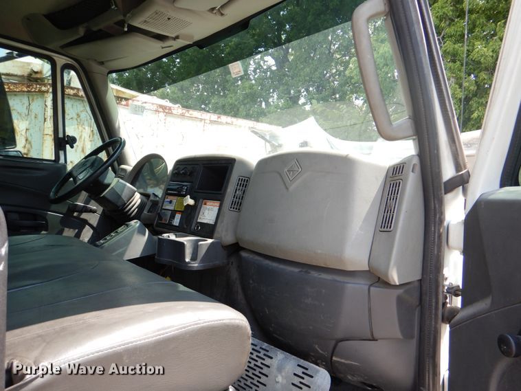 image for item ID9027 2012 International 7400  crane truck