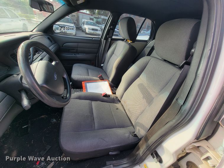 image for item IE9258 2011 Ford Crown Victoria Police Interceptor