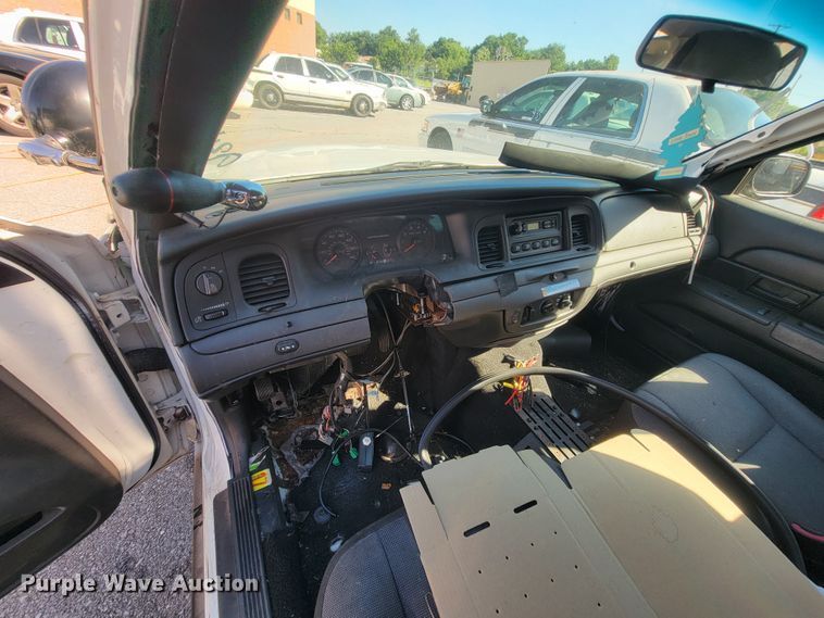 image for item IE9289 2011 Ford Crown Victoria Police Interceptor