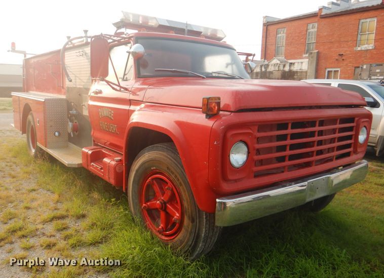 image for item IE9416 1978 Ford F700  pumper fire truck
