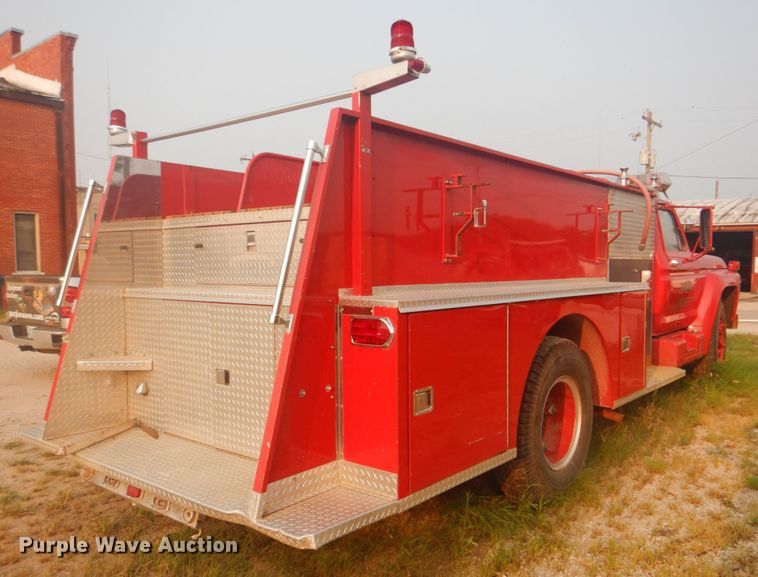 image for item IE9416 1978 Ford F700  pumper fire truck