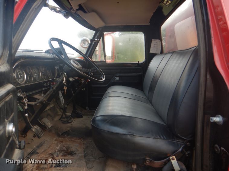 image for item IE9416 1978 Ford F700  pumper fire truck