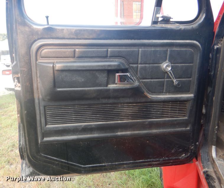 image for item IE9416 1978 Ford F700  pumper fire truck