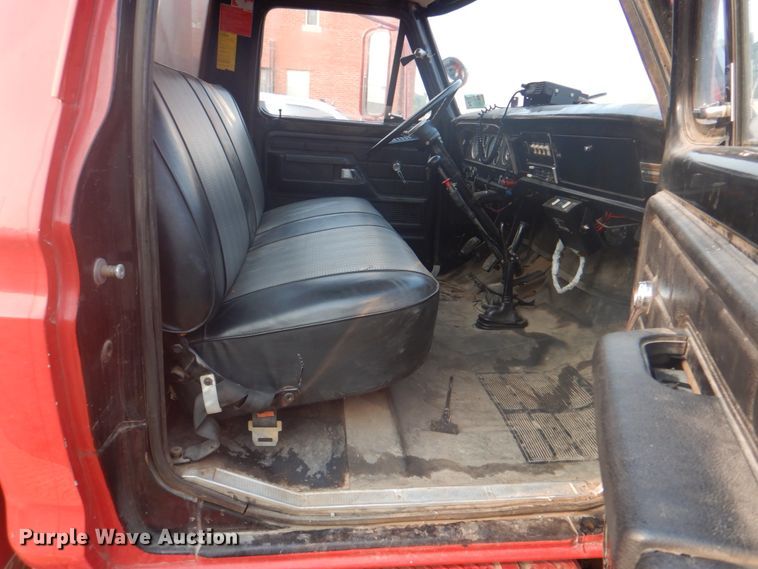 image for item IE9416 1978 Ford F700  pumper fire truck