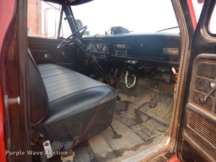 image for item IE9416 1978 Ford F700  pumper fire truck