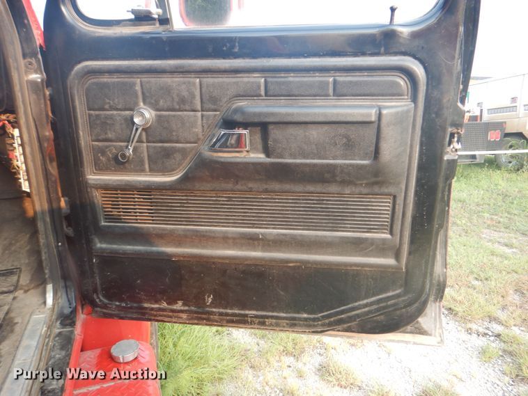 image for item IE9416 1978 Ford F700  pumper fire truck