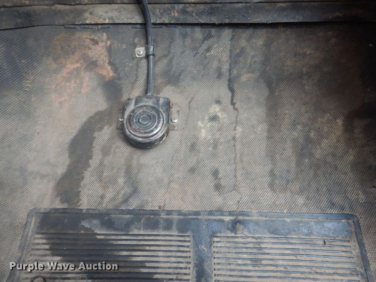 image for item IE9416 1978 Ford F700  pumper fire truck