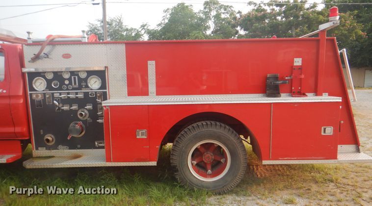 image for item IE9416 1978 Ford F700  pumper fire truck