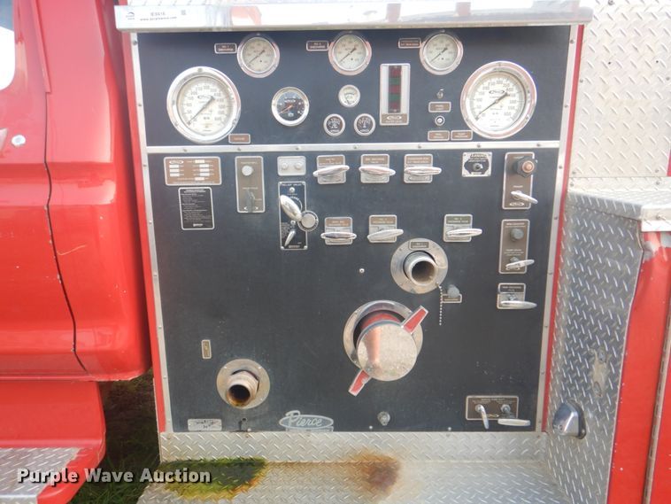 image for item IE9416 1978 Ford F700  pumper fire truck