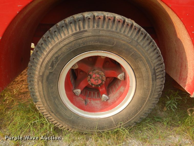 image for item IE9416 1978 Ford F700  pumper fire truck