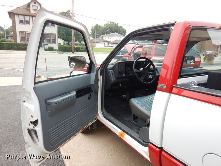 image for item IL9904 1988 Chevrolet K3500  pickup truck