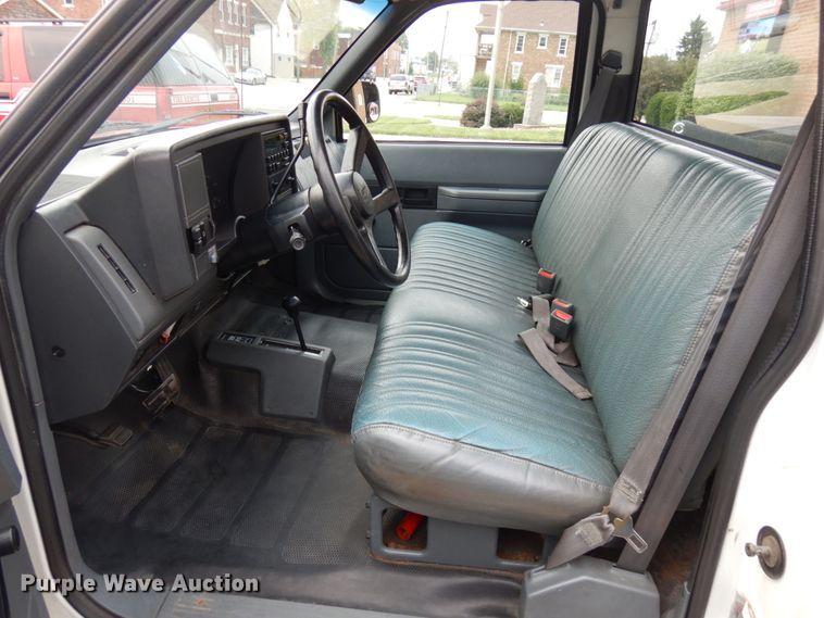 image for item IL9904 1988 Chevrolet K3500  pickup truck