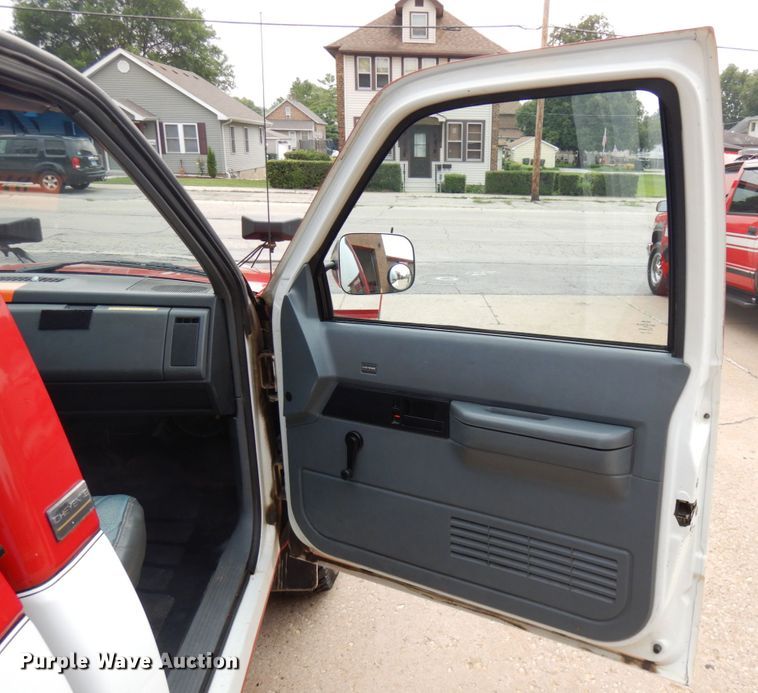 image for item IL9904 1988 Chevrolet K3500  pickup truck