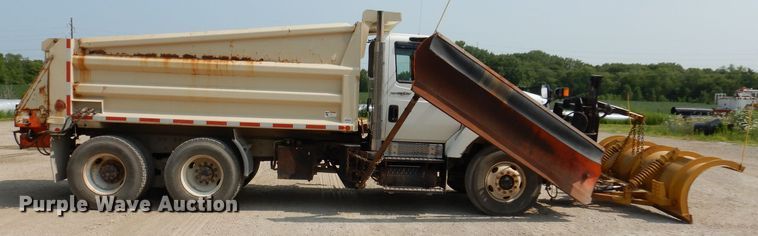 image for item IQ9747 2010 International 7400  dump truck