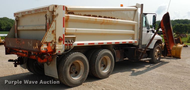 image for item IQ9747 2010 International 7400  dump truck