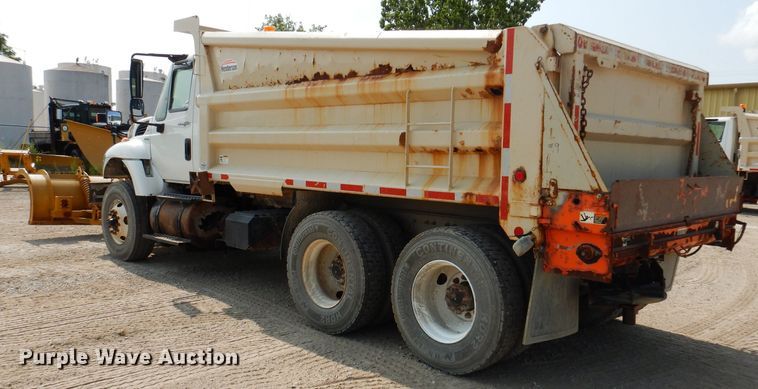 image for item IQ9747 2010 International 7400  dump truck