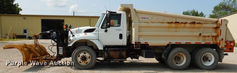 image for item IQ9747 2010 International 7400  dump truck