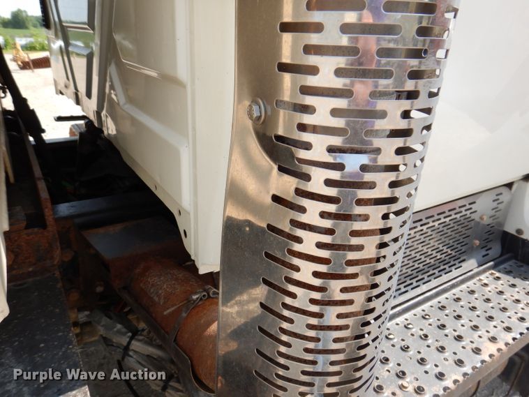 image for item IQ9747 2010 International 7400  dump truck