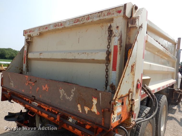 image for item IQ9747 2010 International 7400  dump truck