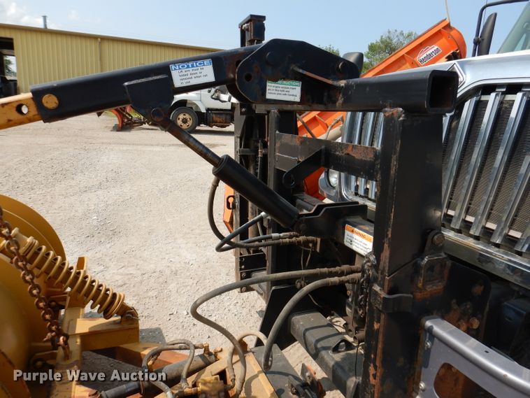 image for item IQ9747 2010 International 7400  dump truck