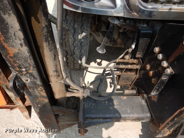 image for item IQ9747 2010 International 7400  dump truck