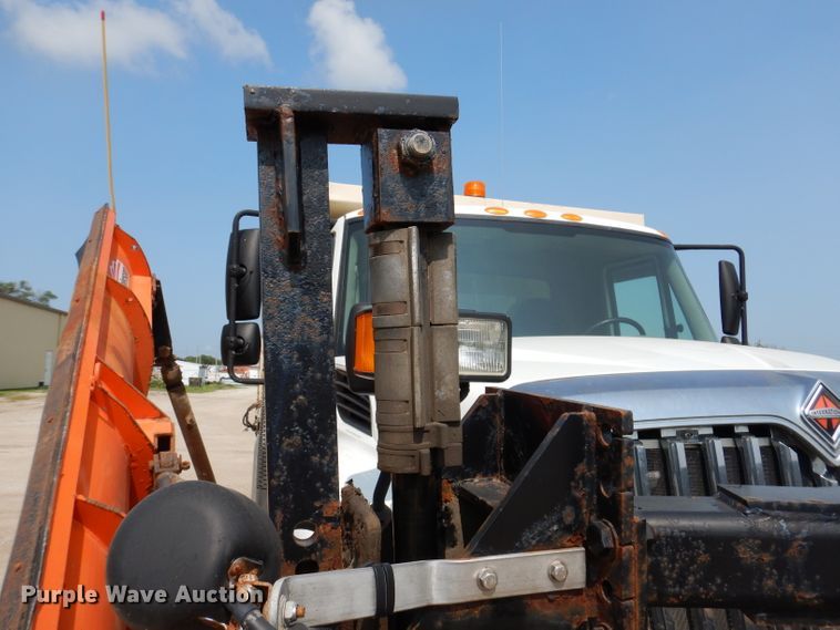 image for item IQ9747 2010 International 7400  dump truck