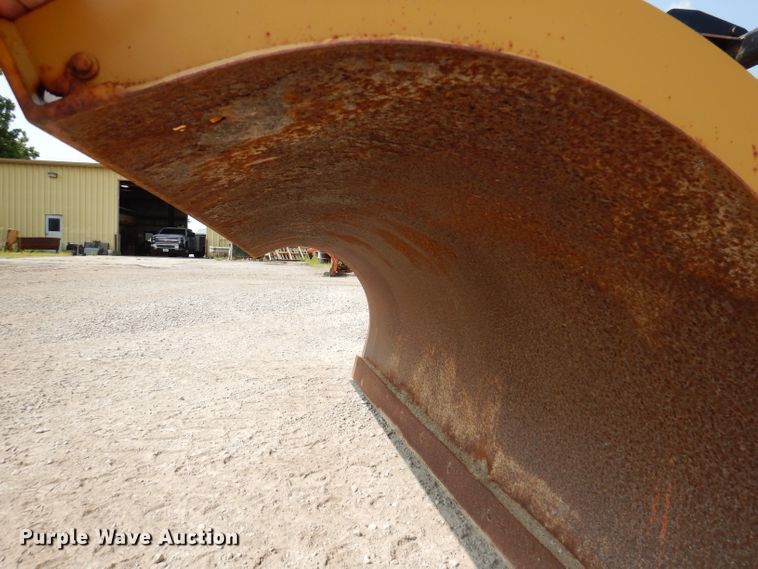 image for item IQ9747 2010 International 7400  dump truck