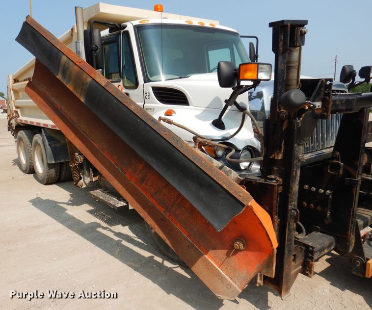 image for item IQ9747 2010 International 7400  dump truck