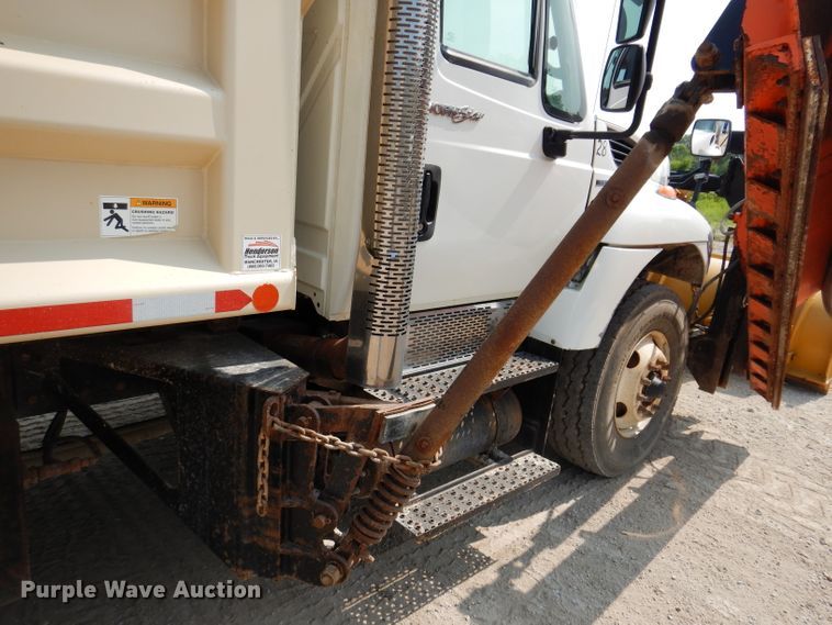 image for item IQ9747 2010 International 7400  dump truck