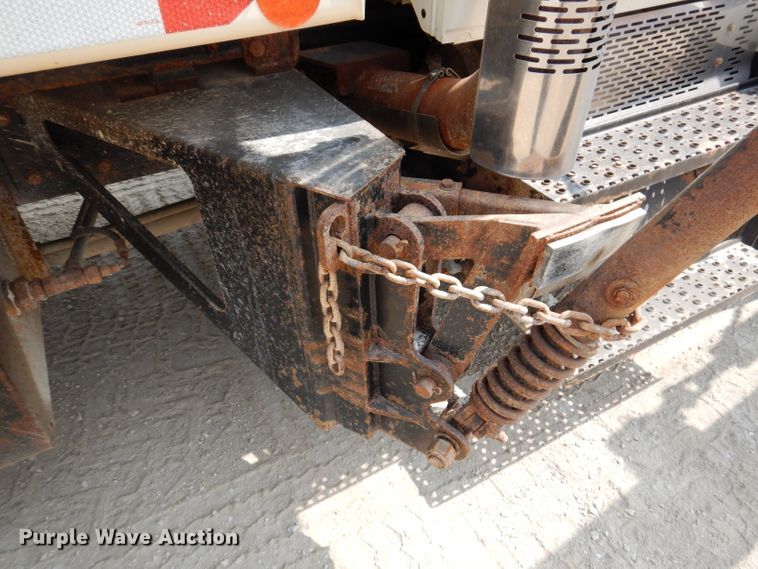 image for item IQ9747 2010 International 7400  dump truck