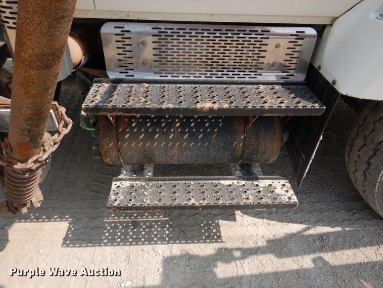 image for item IQ9747 2010 International 7400  dump truck