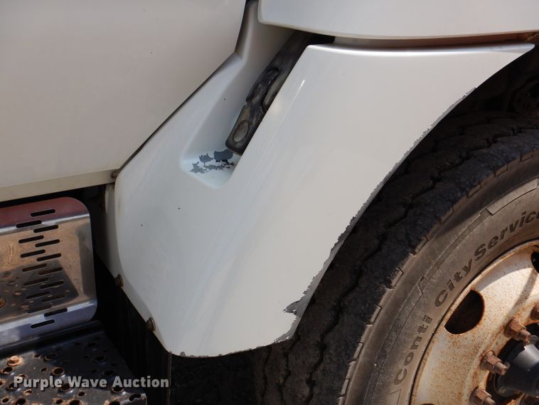 image for item IQ9747 2010 International 7400  dump truck