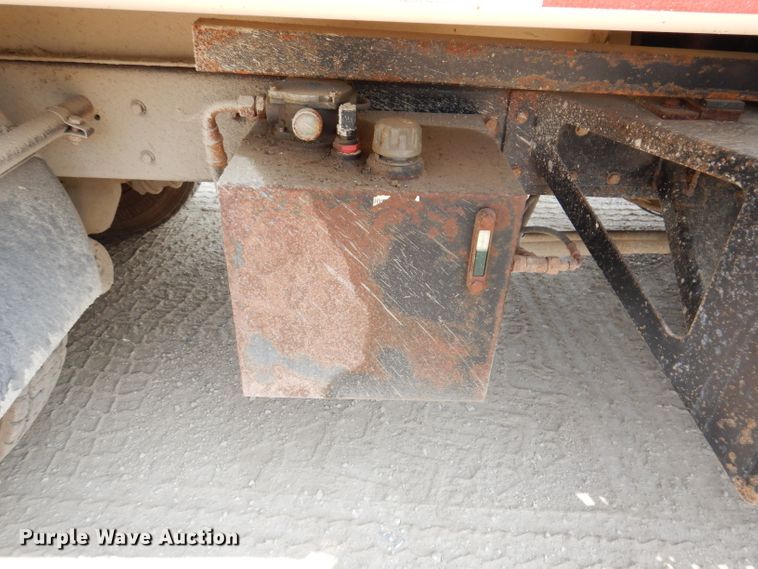 image for item IQ9747 2010 International 7400  dump truck