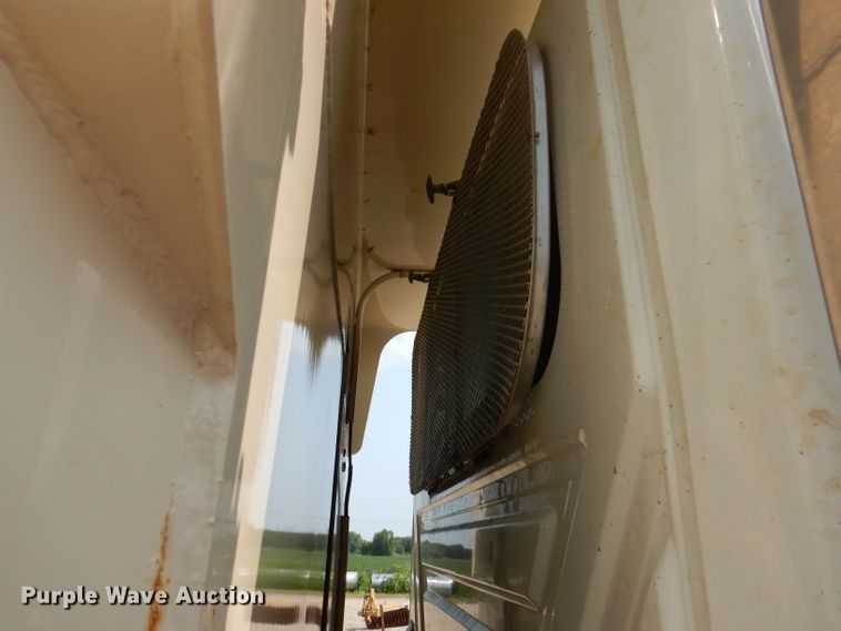 image for item IQ9747 2010 International 7400  dump truck