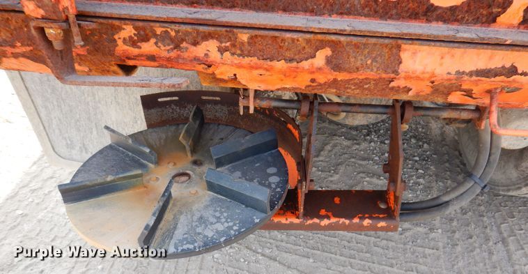 image for item IQ9747 2010 International 7400  dump truck