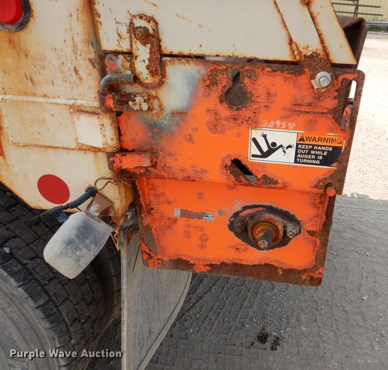 image for item IQ9747 2010 International 7400  dump truck