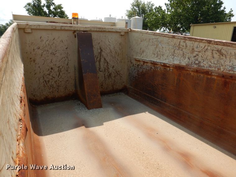 image for item IQ9747 2010 International 7400  dump truck