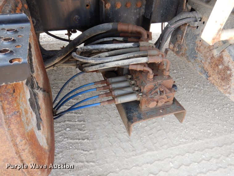 image for item IQ9747 2010 International 7400  dump truck