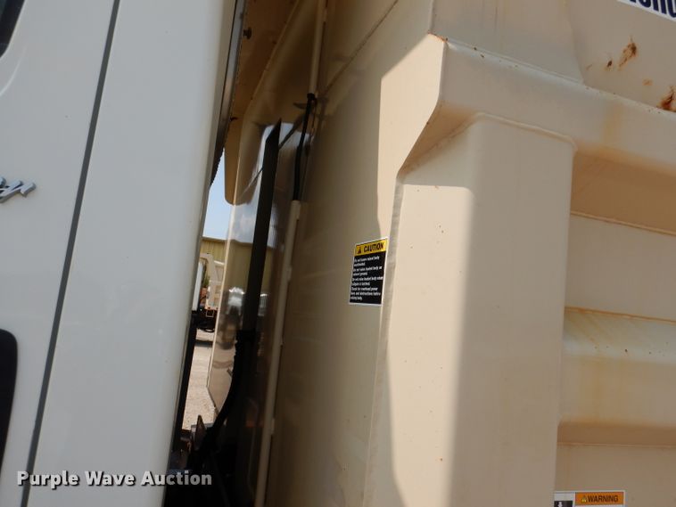 image for item IQ9747 2010 International 7400  dump truck