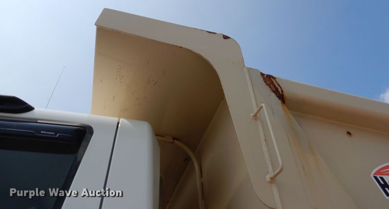 image for item IQ9747 2010 International 7400  dump truck