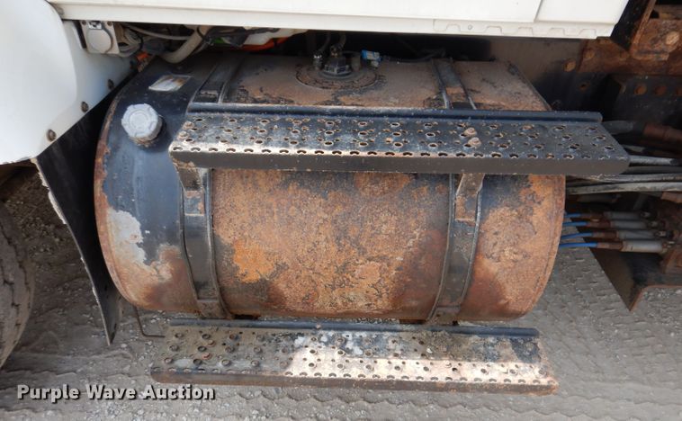 image for item IQ9747 2010 International 7400  dump truck