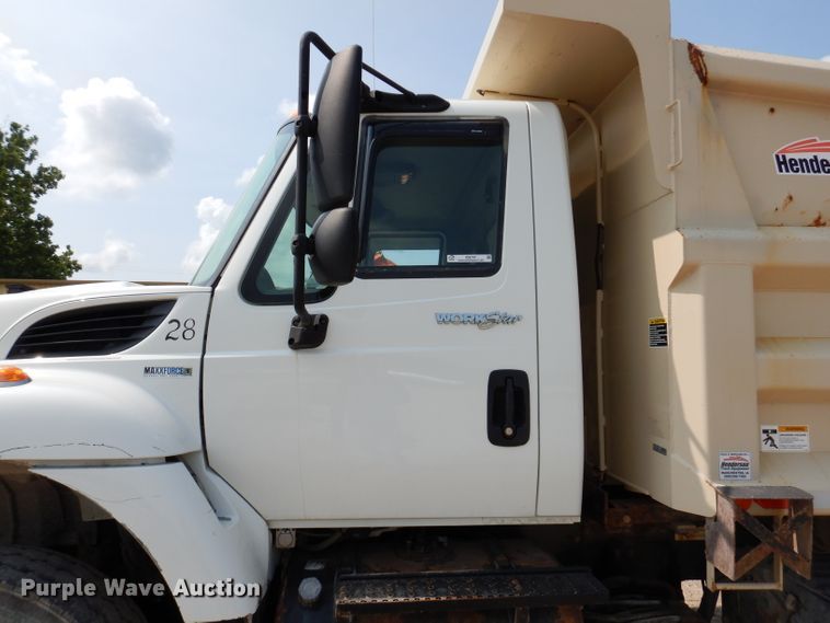 image for item IQ9747 2010 International 7400  dump truck