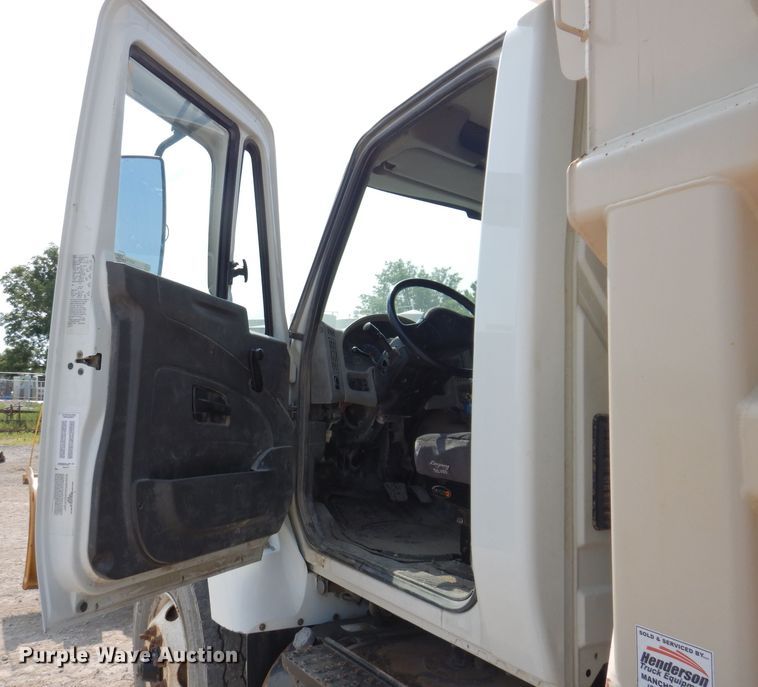 image for item IQ9747 2010 International 7400  dump truck