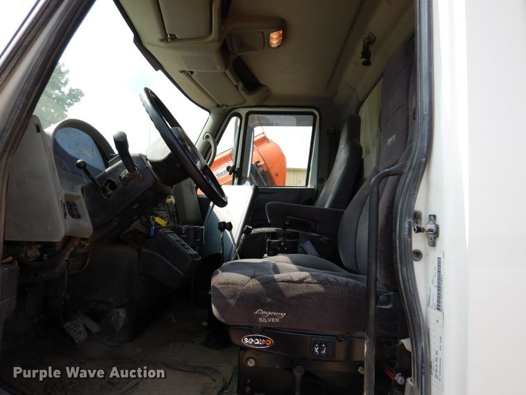 image for item IQ9747 2010 International 7400  dump truck