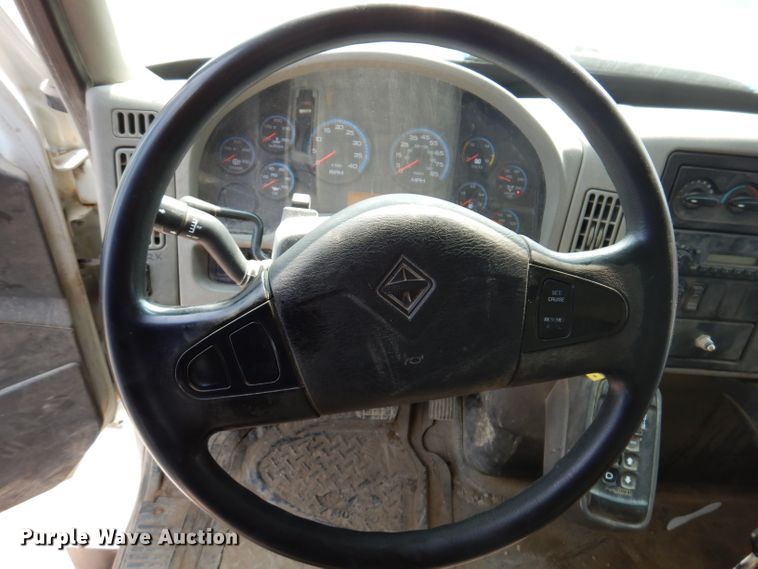 image for item IQ9747 2010 International 7400  dump truck