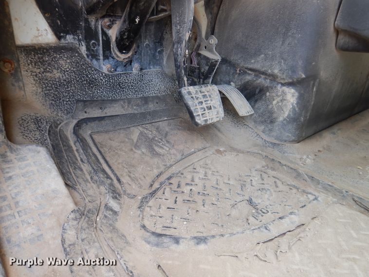 image for item IQ9747 2010 International 7400  dump truck