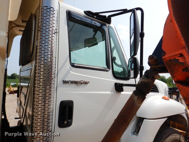 image for item IQ9747 2010 International 7400  dump truck