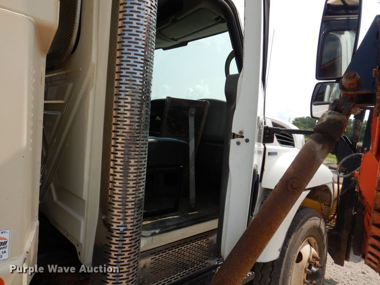 image for item IQ9747 2010 International 7400  dump truck